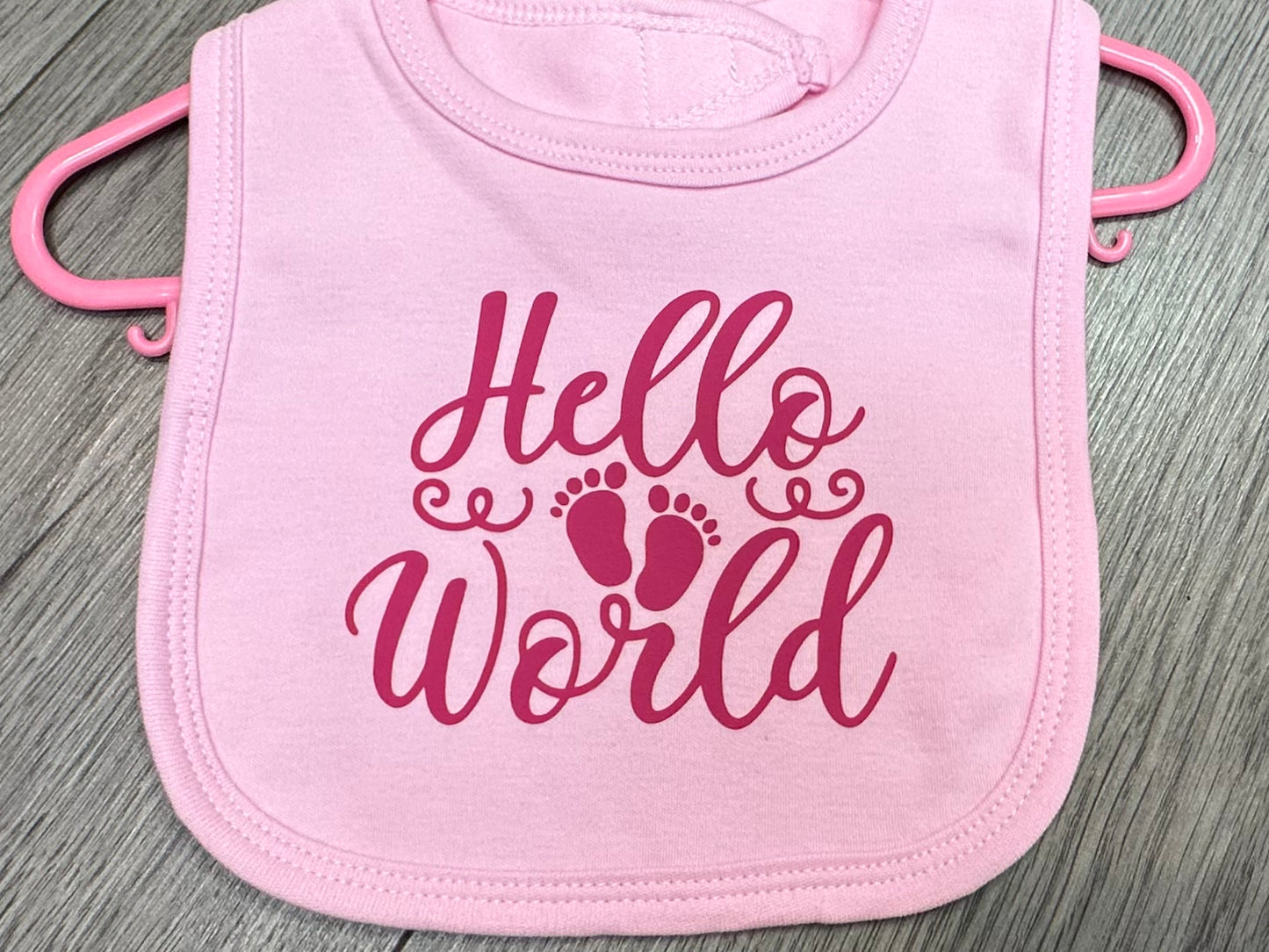 ''Hello world'' slogan pink baby bib