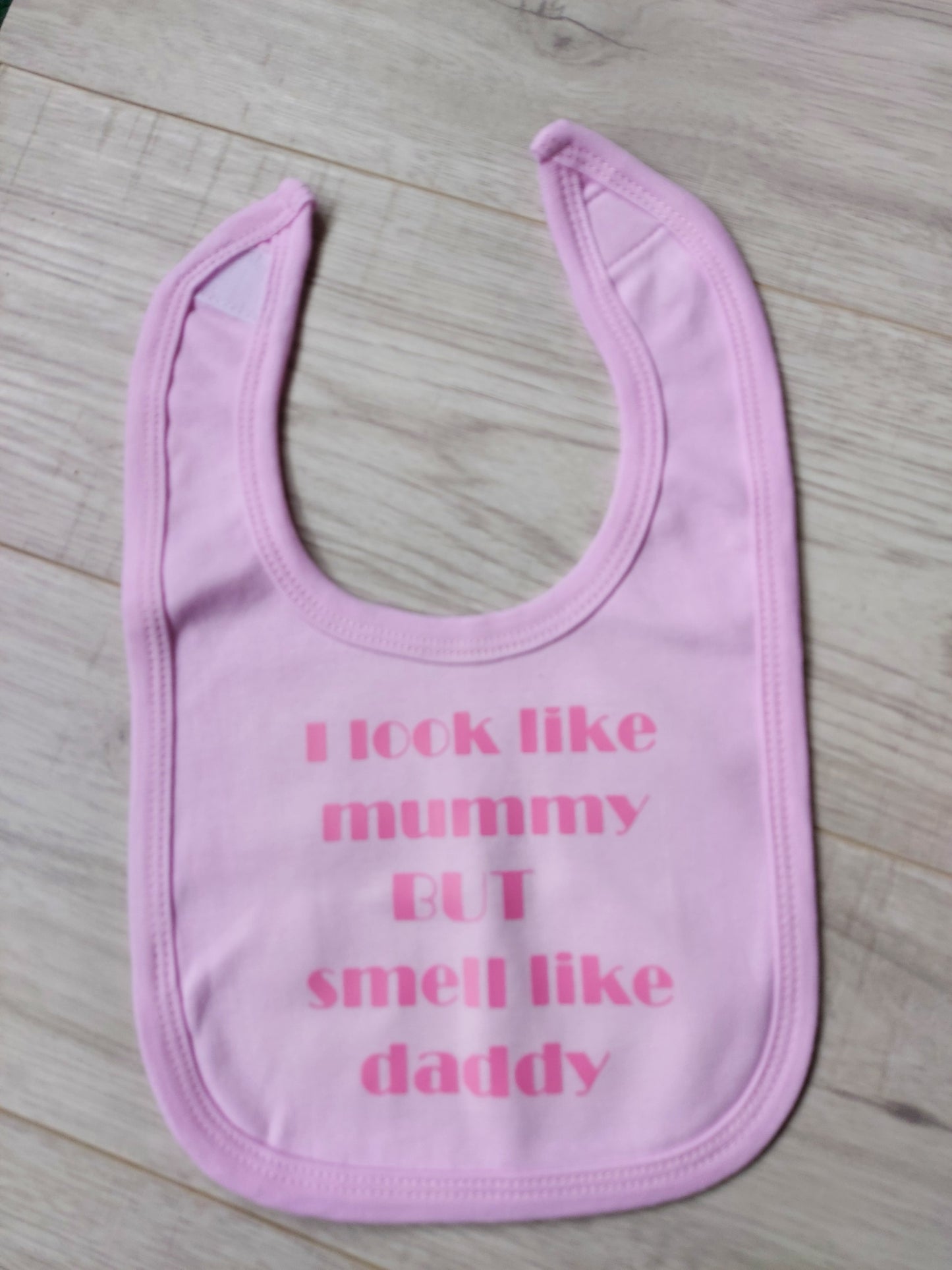 "Look like mummy Smell like daddy" baby bib