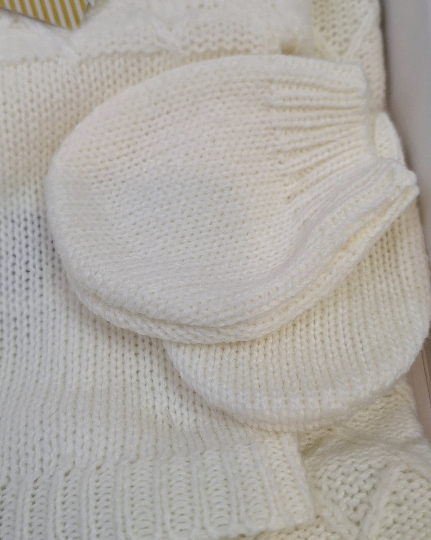 Cream unisex 4 piece knitted box set