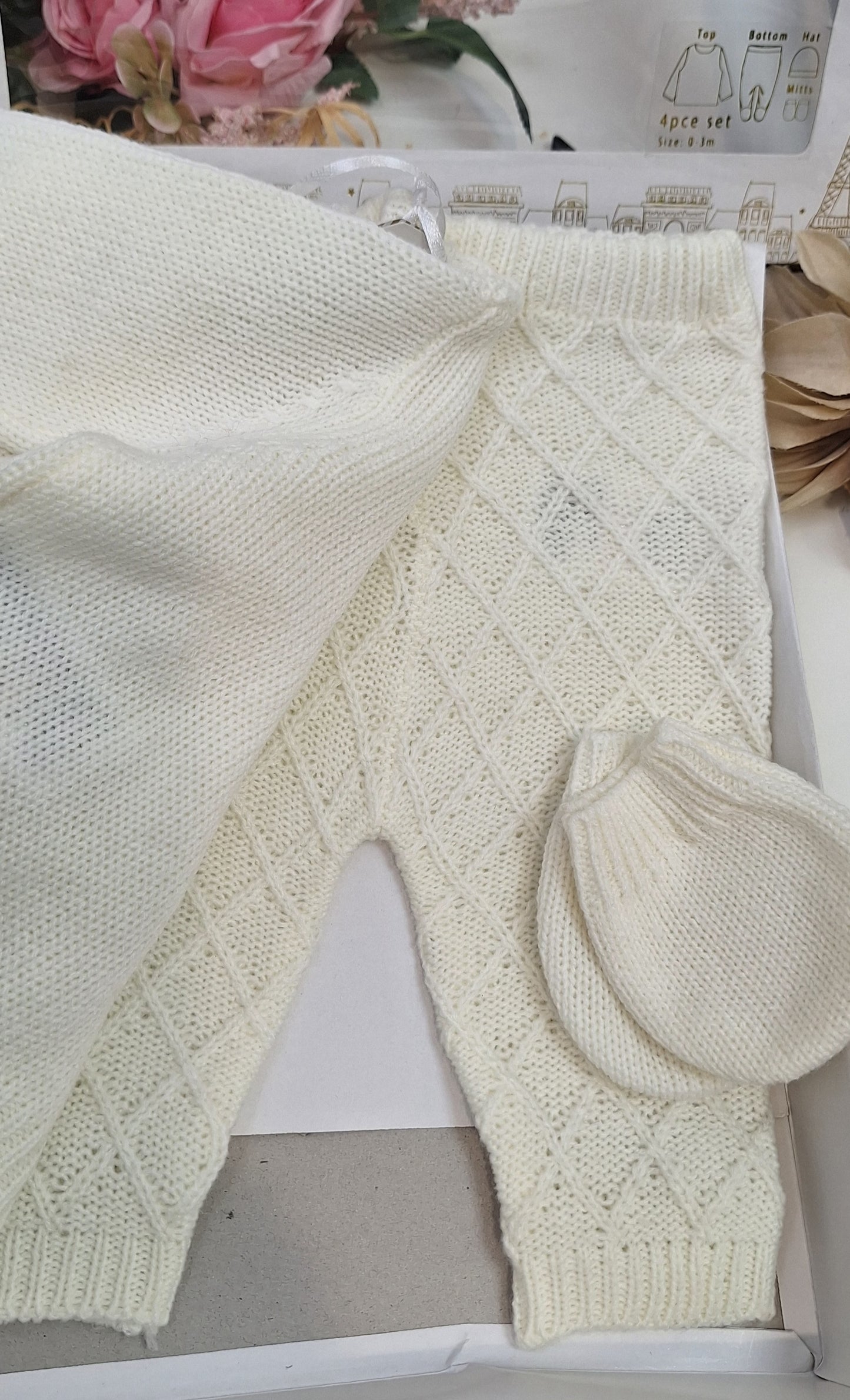 Cream unisex 4 piece knitted box set